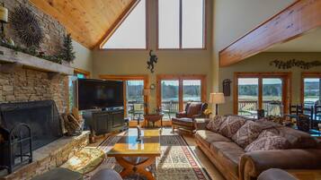 House, Multiple Beds, Fireplace | Living room | TV, fireplace