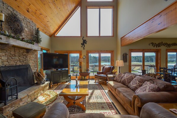 House, Multiple Beds, Fireplace | Living room