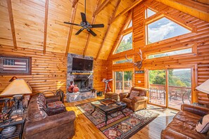 House, Multiple Beds, Jetted Tub | Living room