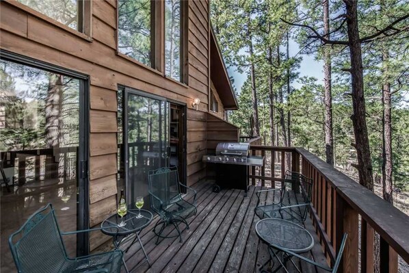 BBQ/picnic Area - Double Shot Cabin - Two Bedroom Cabin (Alto)