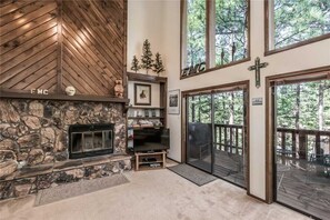 Living room - Double Shot Cabin - Two Bedroom Cabin (Alto)