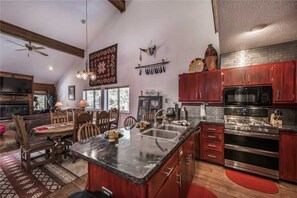 Cabin, Multiple Beds, Patio, Mountain View | Private kitchen