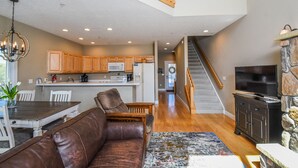 Interior - Another Day in Paradise 4 Bedroom Townhome (McHenry)
