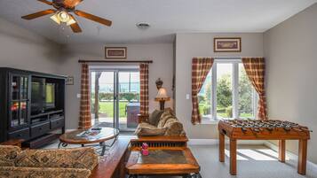 House, Multiple Beds, Hot Tub | Living room | TV, fireplace