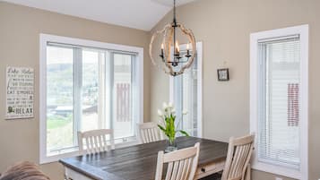 House, Multiple Beds, Hot Tub | 4 bedrooms, free WiFi, bed sheets