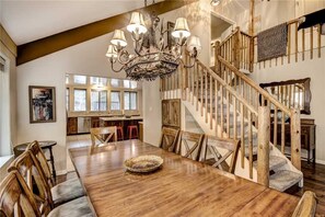 Ferienhütte, Mehrere Betten, Whirlpool | Eigene Küche | Kühlschrank, Mikrowelle, Ofen, Herdplatte