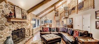 Eagle Creek Retreat Seven Bedroom Cabin with Hot Tub