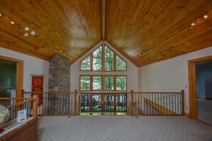 House, Multiple Beds, Hot Tub, Mountain View | Interior