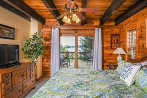 House, Multiple Beds, Hot Tub | 6 bedrooms, free WiFi, bed sheets - At Last 6 Bedroom House (Oakland)