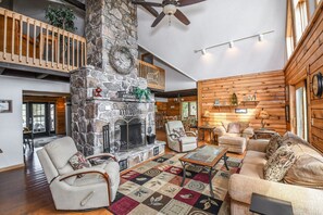 House, Multiple Beds, Hot Tub | Living room | TV, fireplace - At Last 6 Bedroom House (Oakland)