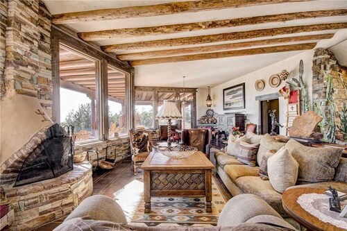 El Otro Mundo - Five Bedroom Home with Hot Tub