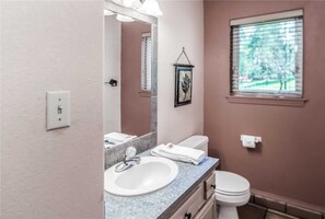 Cabin, 1 King Bed with Sofa bed, Patio, Mountain View | Bathroom