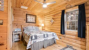 House, Multiple Beds, Hot Tub | 3 bedrooms, free WiFi, bed sheets