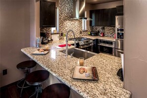 Hytte, flere senger, spabadekar, fjellutsikt | Eget kjøkken | Kjøleskap, mikrobølgeovn, ovn og kokeplater