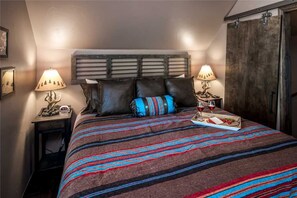 Cabin, Multiple Beds, Hot Tub, Mountain View | 2 bedrooms, free WiFi, bed sheets
