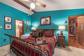 Cabin, Multiple Beds, Hot Tub, Mountain View | 3 bedrooms, free WiFi, bed sheets