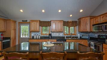 House, Multiple Beds, Hot Tub | Private kitchen | Fridge, microwave, oven, stovetop