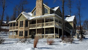 Exterior - Castle in the Sky 5 Bedroom House (McHenry)