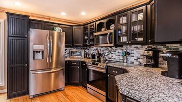 Coffee/tea maker, fridge, microwave, oven