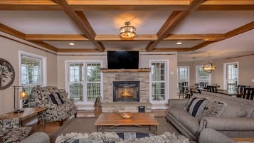 House, Multiple Beds, Hot Tub | Living room | TV, fireplace