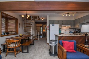 Ferienhaus, Mehrere Betten, Kamin, Bergblick | Eigene Küche | Kühlschrank, Mikrowelle, Ofen, Herdplatte