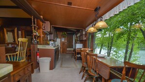 Casa, varias camas, chimenea | Restaurantes