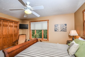 House, Multiple Beds, Hot Tub | 4 bedrooms, free WiFi, bed sheets