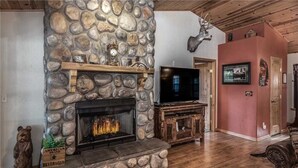 Interior - Gareys Deer Haven - Three Bedroom Cabin (Ruidoso)