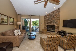 Flat-screen TV, fireplace - Hook, Wine & Sinker 2 Bedroom Townhome (McHenry)