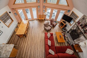 TV, fireplace - Adlerskron 4 Bedroom House (McHenry)