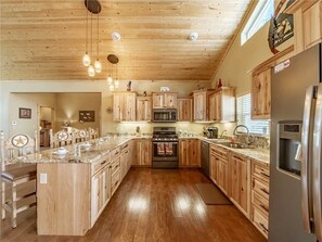 小屋, 多张床, 热水浴缸 | 私人厨房 | 冰箱、微波炉、烤箱、炉灶