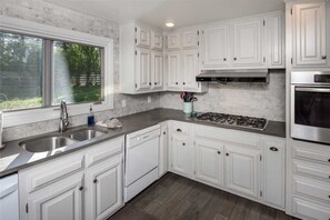 Cabin, Multiple Beds, Hot Tub, Mountain View | Private kitchen | Fridge, microwave, oven, stovetop - Hill Top Mountain View - Four Bedroom Cabin with Hot Tub (Ruidoso)