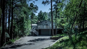 Exterior - Holly Haven - Five Bedroom Cabin (Alto)