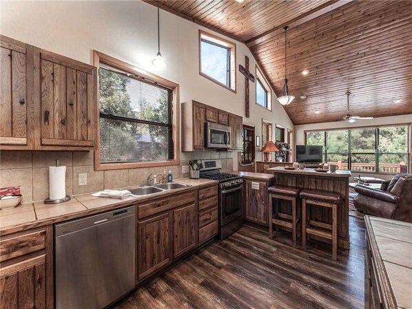 Cabin, Multiple Beds, Hot Tub, Mountain View | Private kitchen