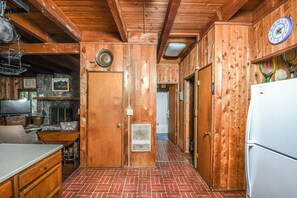 Private kitchen - Crow's Point Retreat 4 Bedroom House (Swanton)