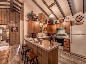 Ferienhütte, 2 Queen-Betten, Kamin, Bergblick | Eigene Küche | Kühlschrank, Mikrowelle, Ofen, Herdplatte