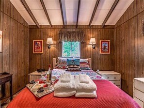 Cabin, 2 Queen Beds, Fireplace, Mountain View | 2 bedrooms, free WiFi, bed sheets