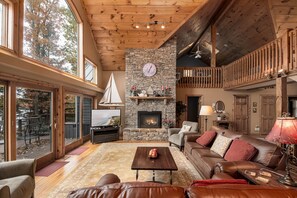 House, Multiple Beds, Hot Tub, Mountain View | Living room