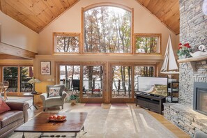 House, Multiple Beds, Hot Tub, Mountain View | Living room