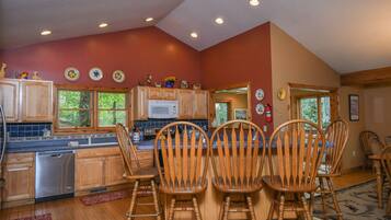 House, Multiple Beds, Hot Tub, Mountain View | Private kitchen