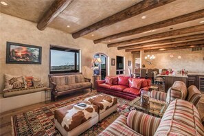 Cabin, Multiple Beds, Hot Tub, Mountain View | Living room