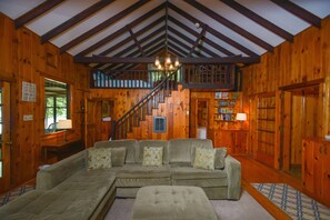 House, Multiple Beds, Fireplace | Living room | TV, fireplace