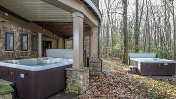 House, Multiple Beds, Hot Tub | Spa