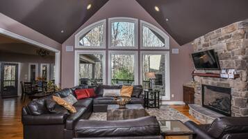 House, Multiple Beds, Hot Tub | Living room | TV, fireplace