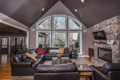 Woodland Chalet 8 Bedroom House