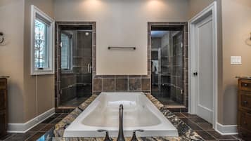 House, Multiple Beds, Hot Tub | Private kitchen | Fridge, microwave, oven, stovetop