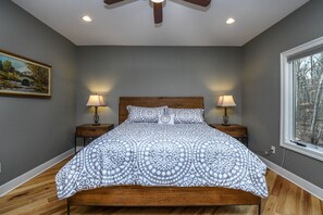 8 bedrooms, bed sheets - Woodland Chalet 8 Bedroom House (Swanton)