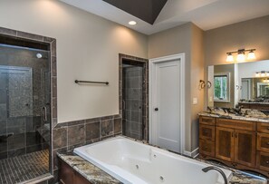 Bathroom - Woodland Chalet 8 Bedroom House (Swanton)