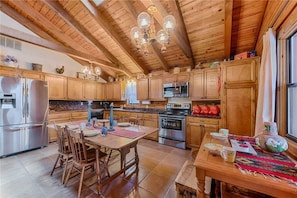 Cabin, Multiple Beds, Hot Tub, Garden View | Private kitchen