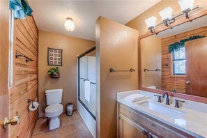Bathroom - Lincoln Log Cabin - Three Bedroom Cabin with Hot Tub (Ruidoso)
